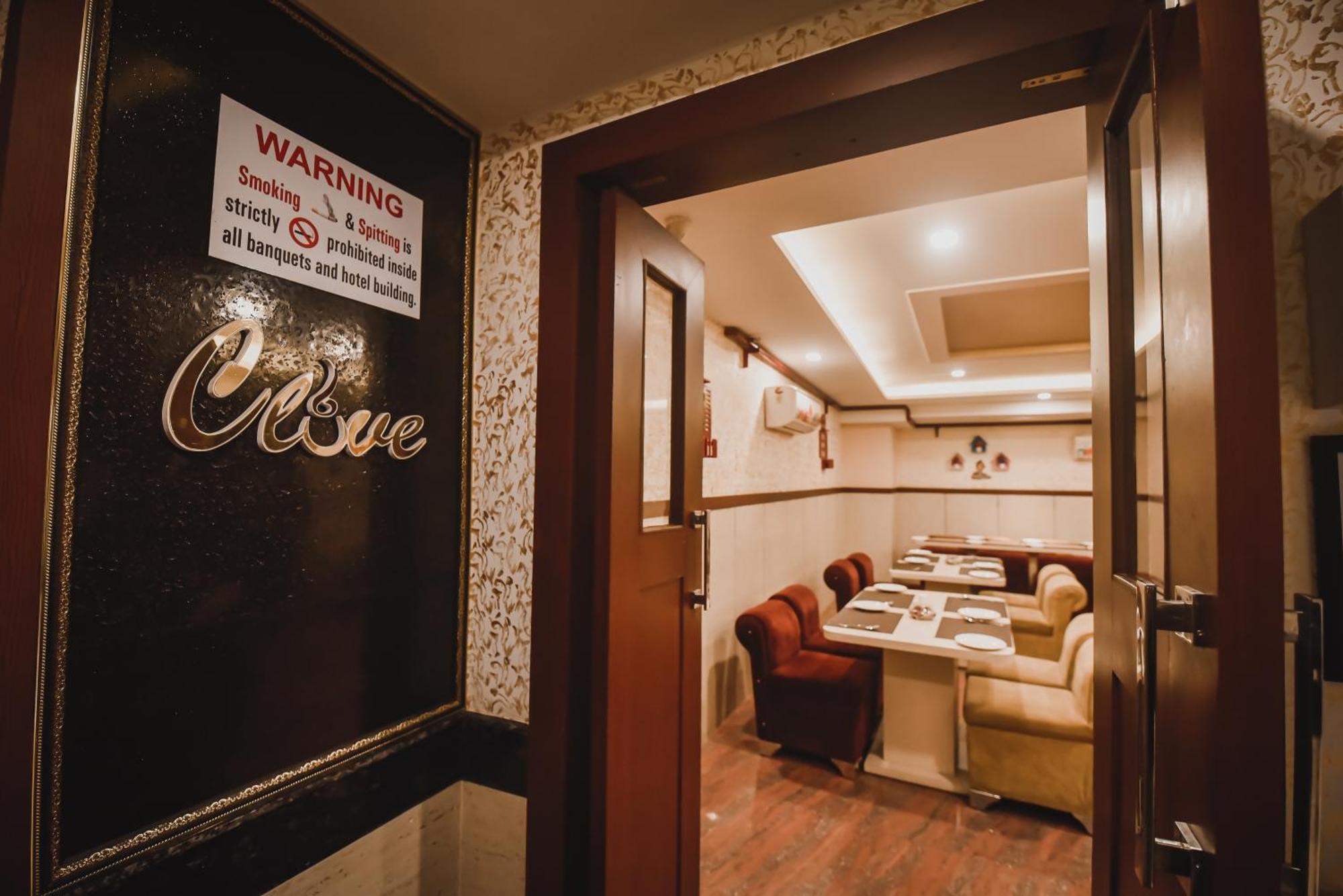 Konark Grand Hotel Mirzapur Bagian luar foto