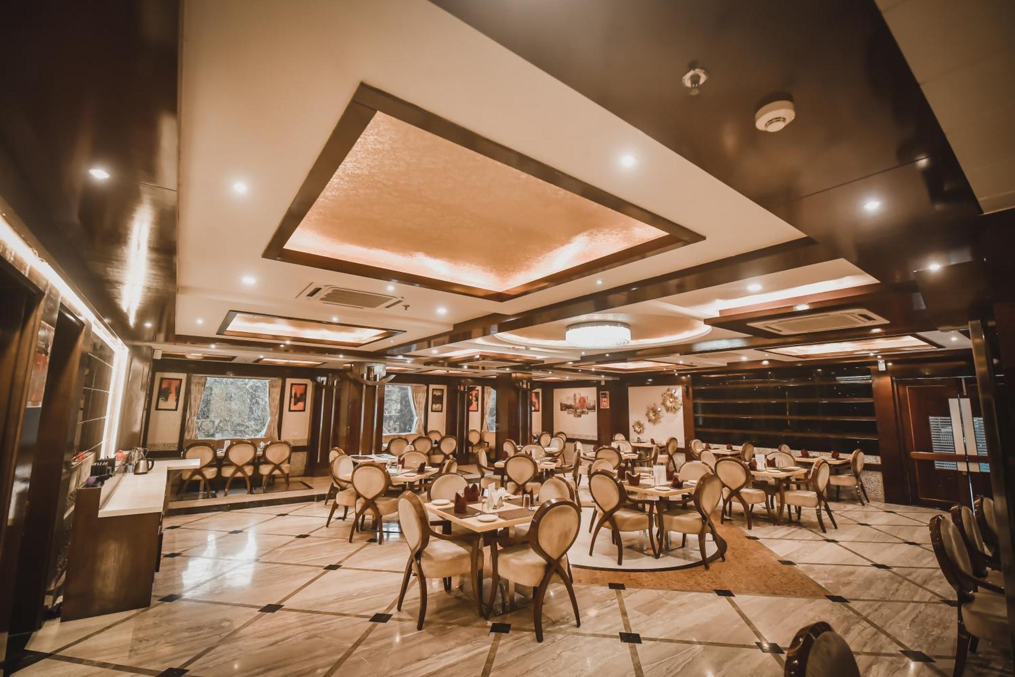 Konark Grand Hotel Mirzapur Bagian luar foto