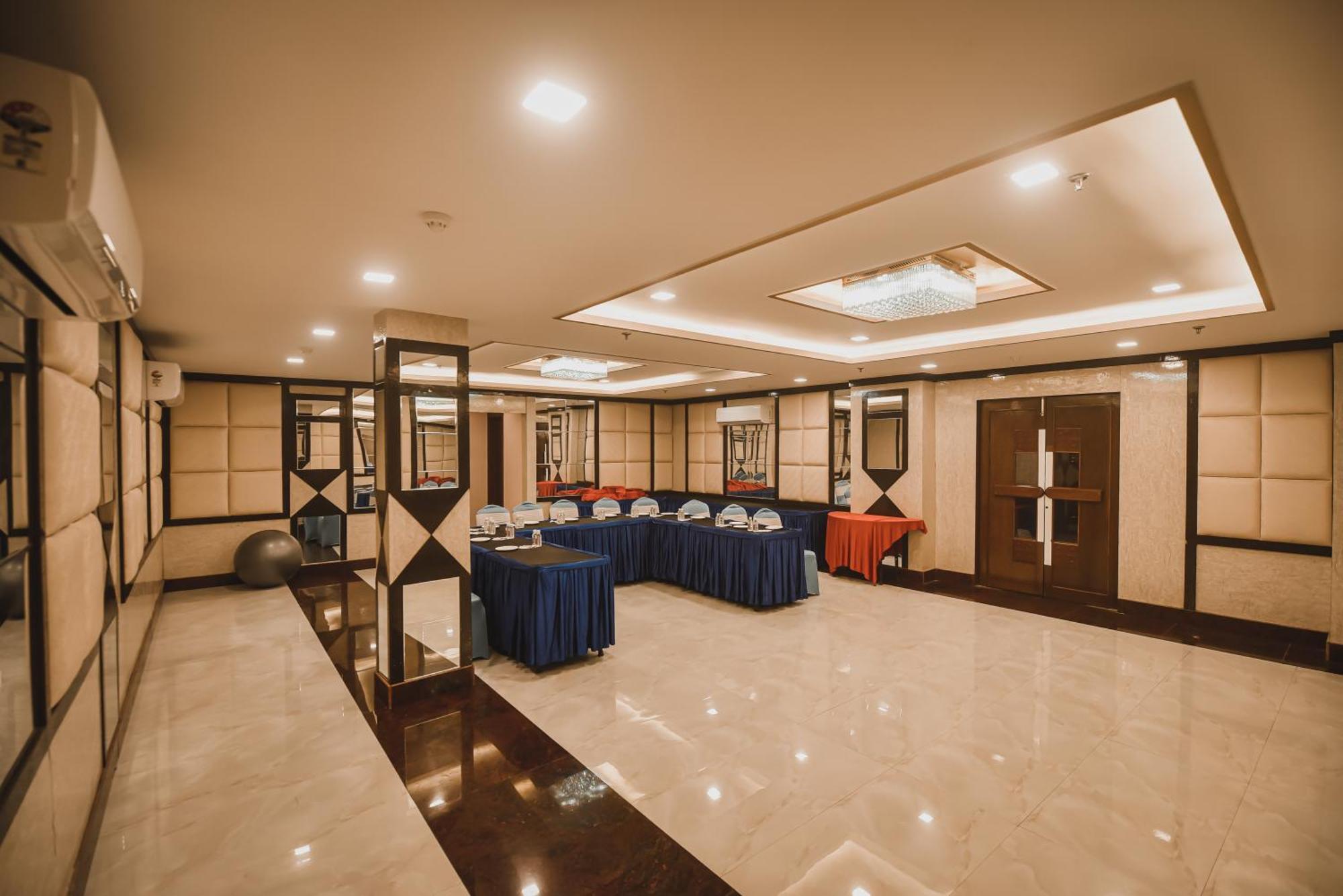 Konark Grand Hotel Mirzapur Bagian luar foto