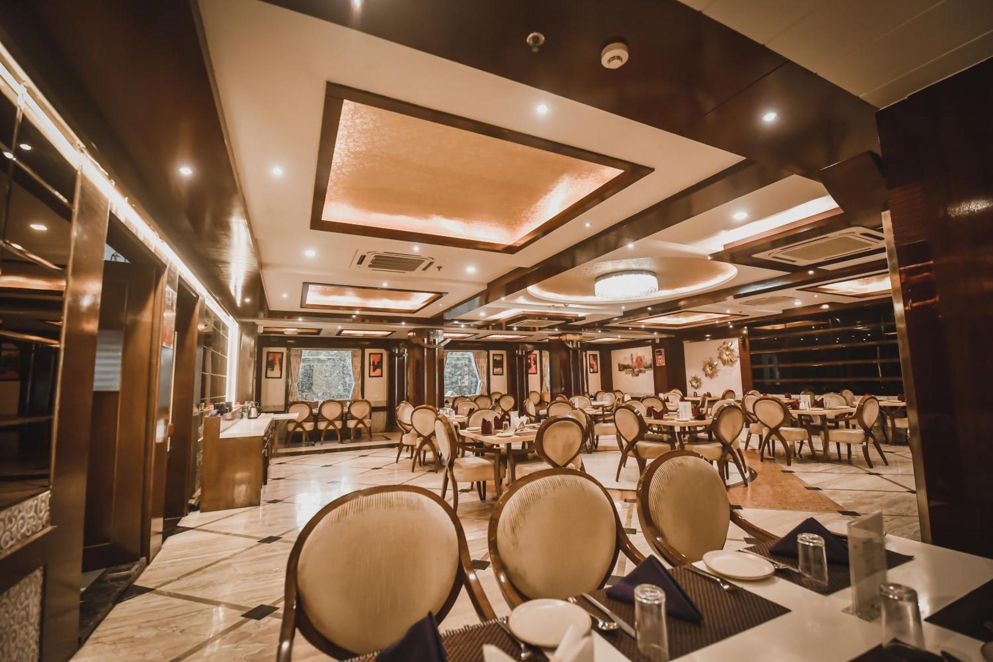 Konark Grand Hotel Mirzapur Bagian luar foto