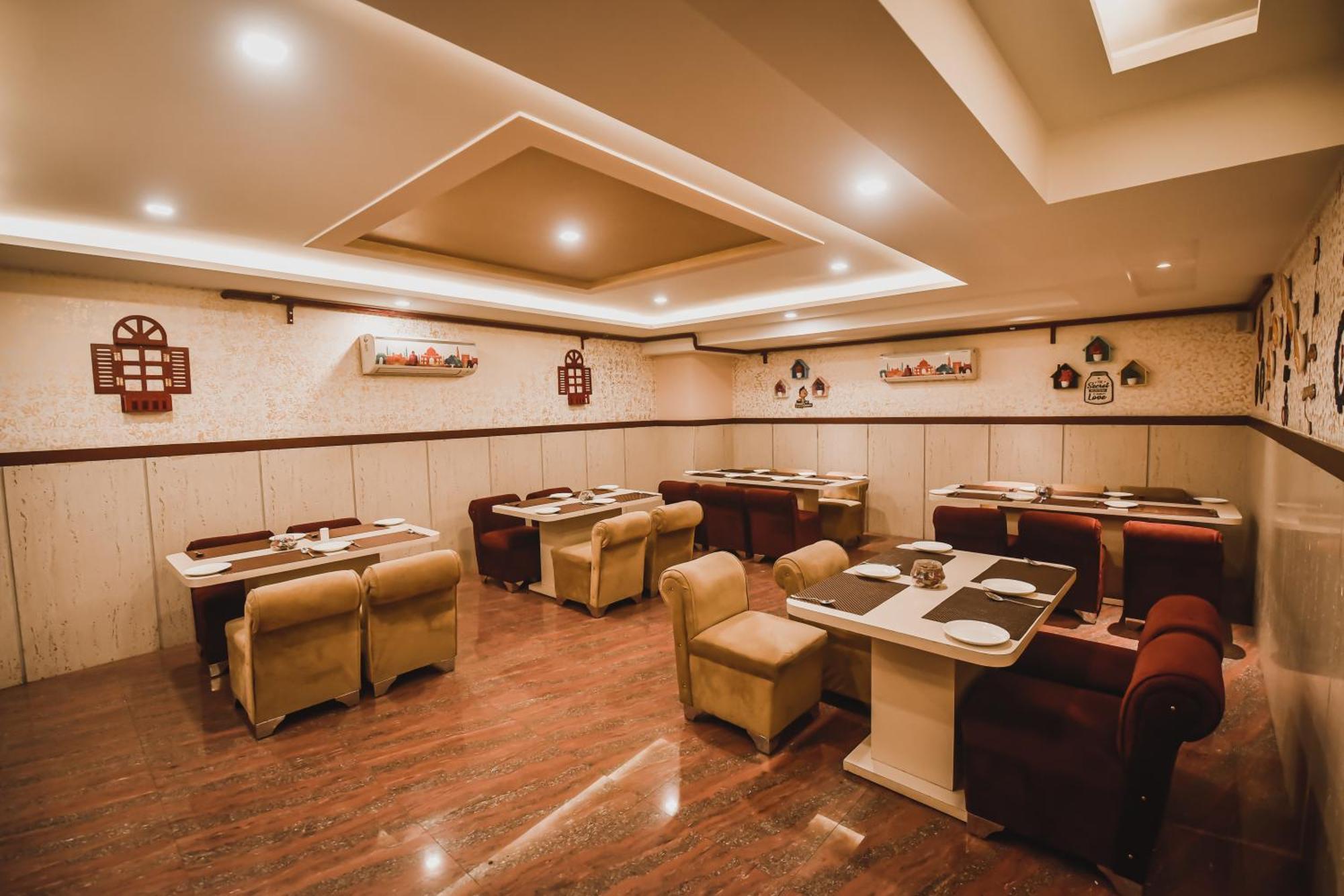 Konark Grand Hotel Mirzapur Bagian luar foto