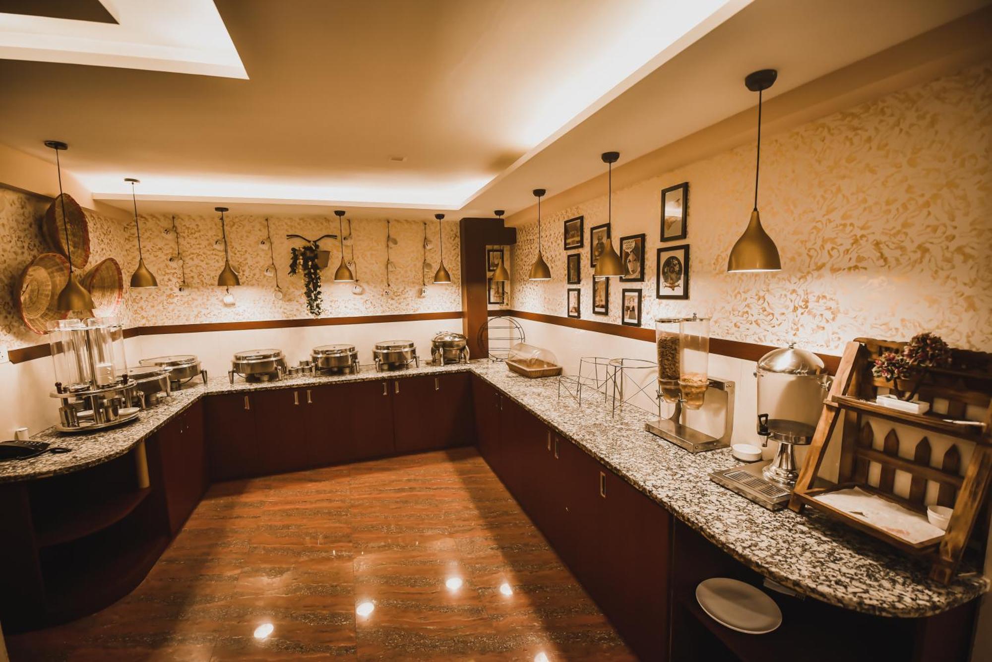 Konark Grand Hotel Mirzapur Bagian luar foto