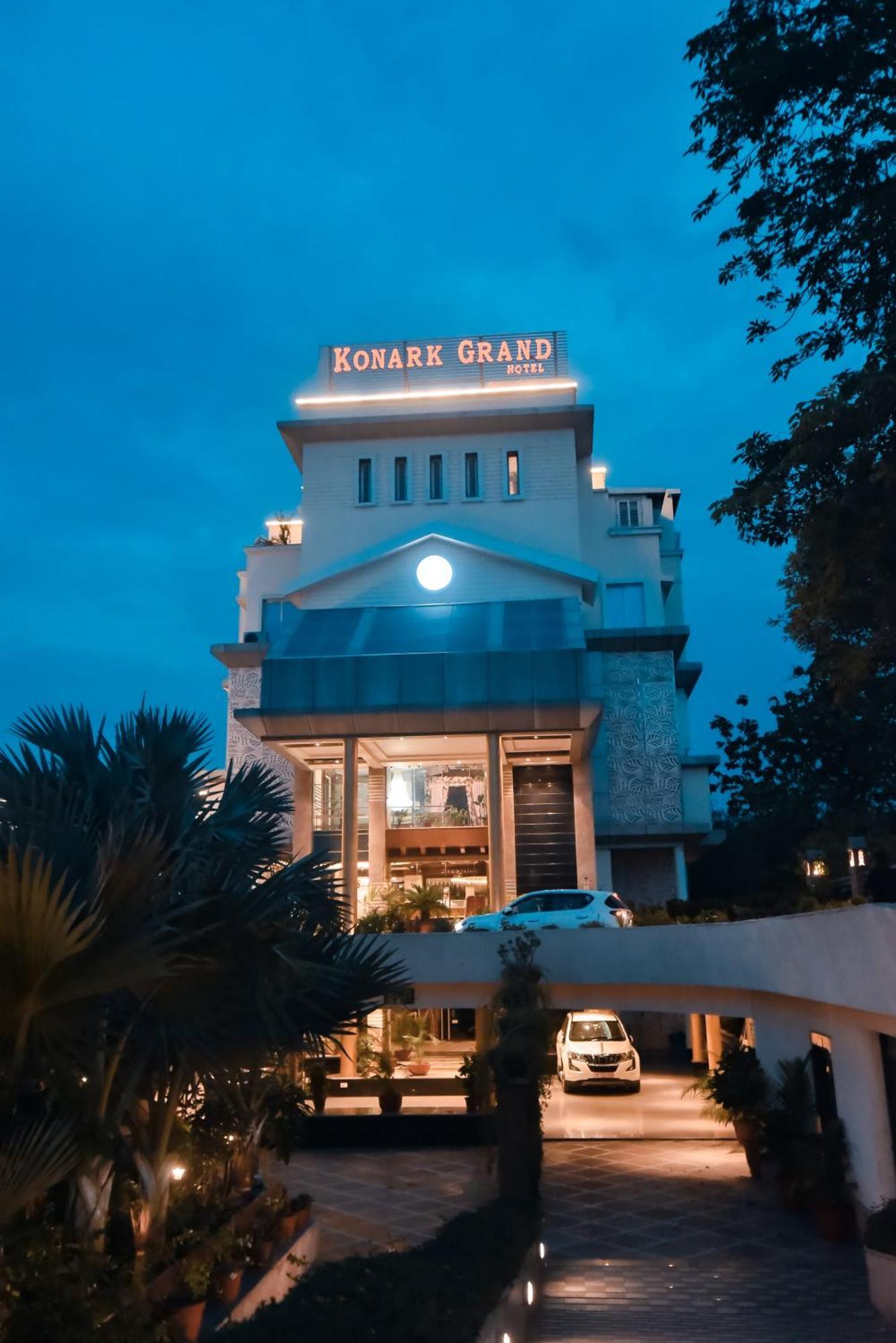 Konark Grand Hotel Mirzapur Bagian luar foto