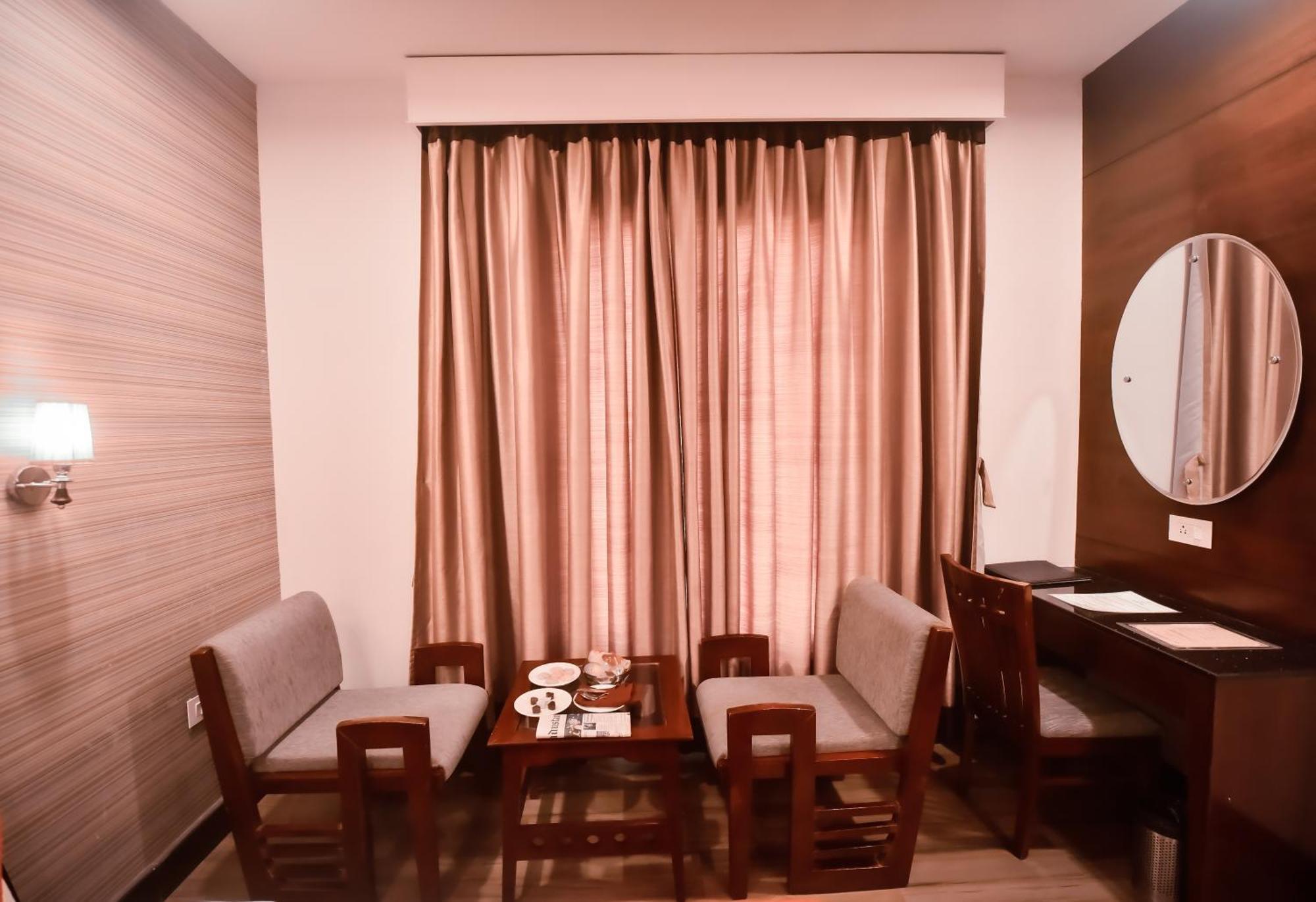 Konark Grand Hotel Mirzapur Bagian luar foto