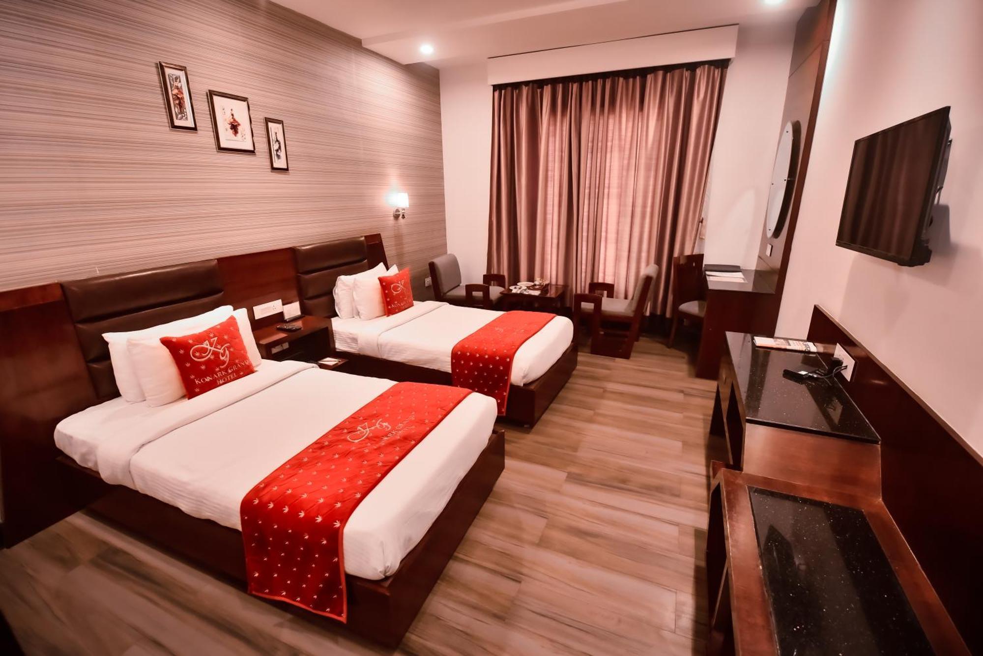 Konark Grand Hotel Mirzapur Bagian luar foto