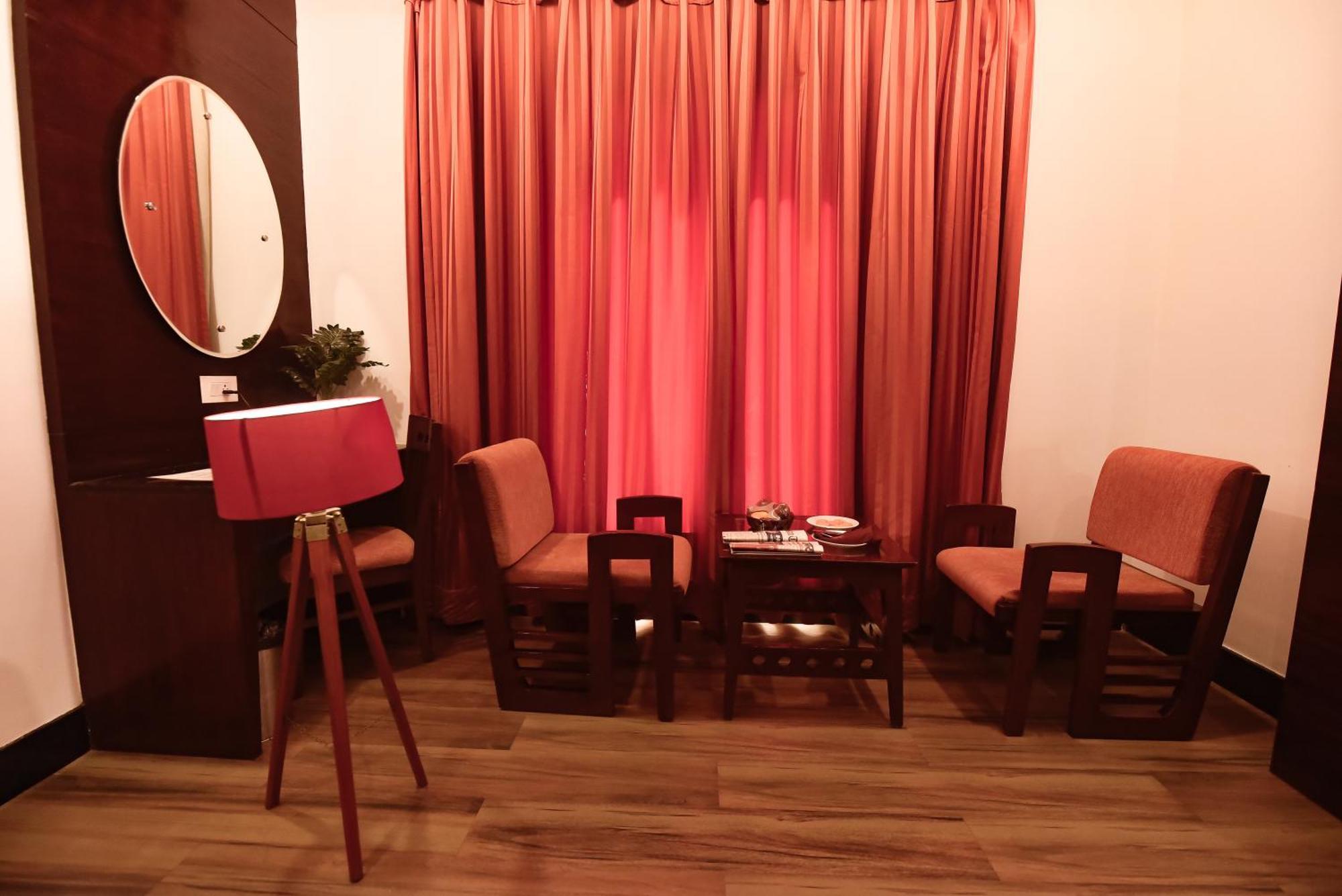 Konark Grand Hotel Mirzapur Bagian luar foto