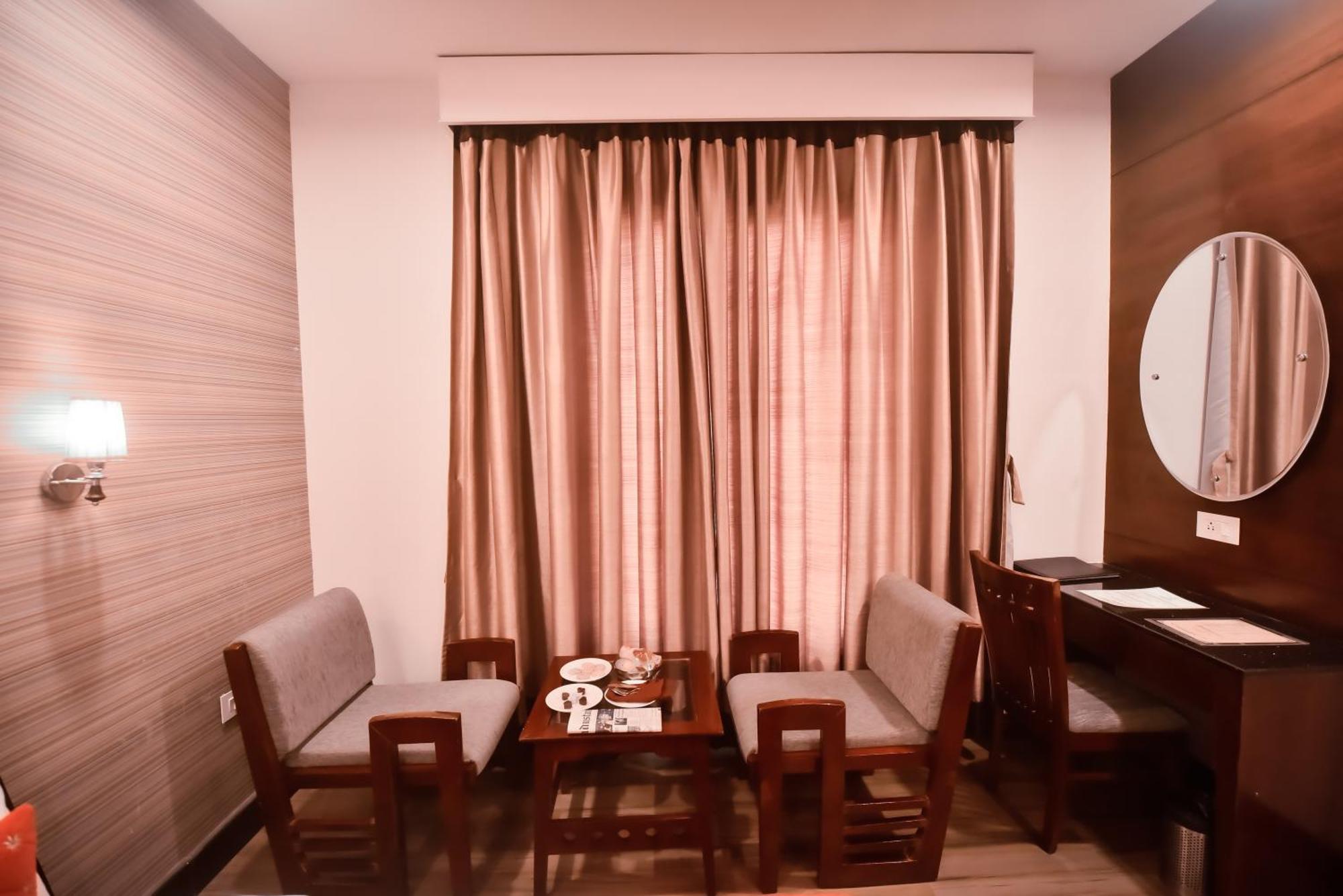 Konark Grand Hotel Mirzapur Bagian luar foto