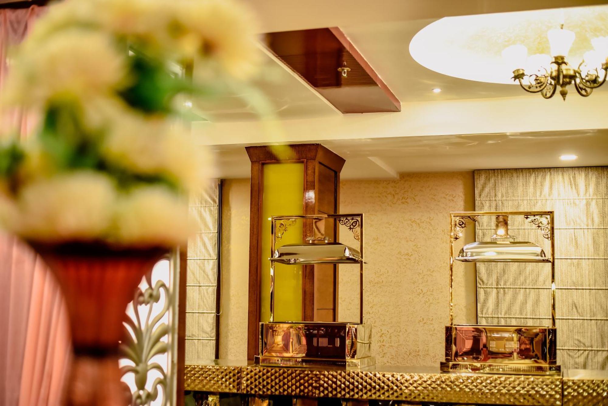Konark Grand Hotel Mirzapur Bagian luar foto