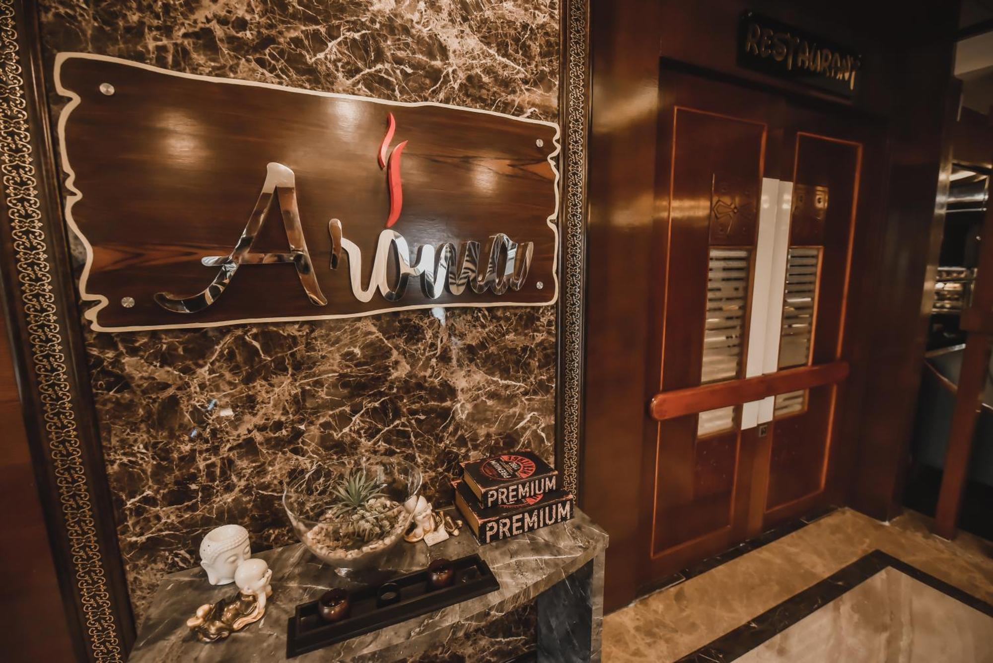 Konark Grand Hotel Mirzapur Bagian luar foto