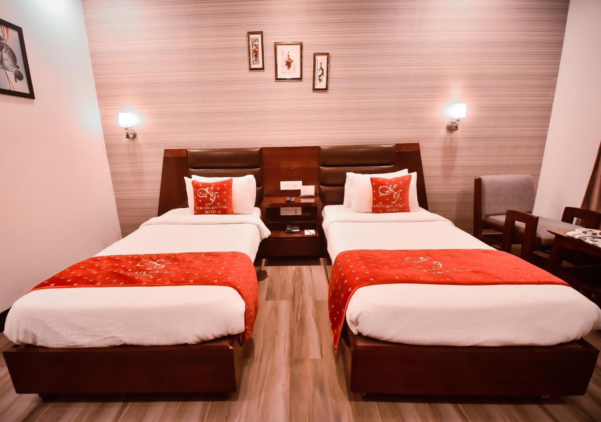 Konark Grand Hotel Mirzapur Bagian luar foto