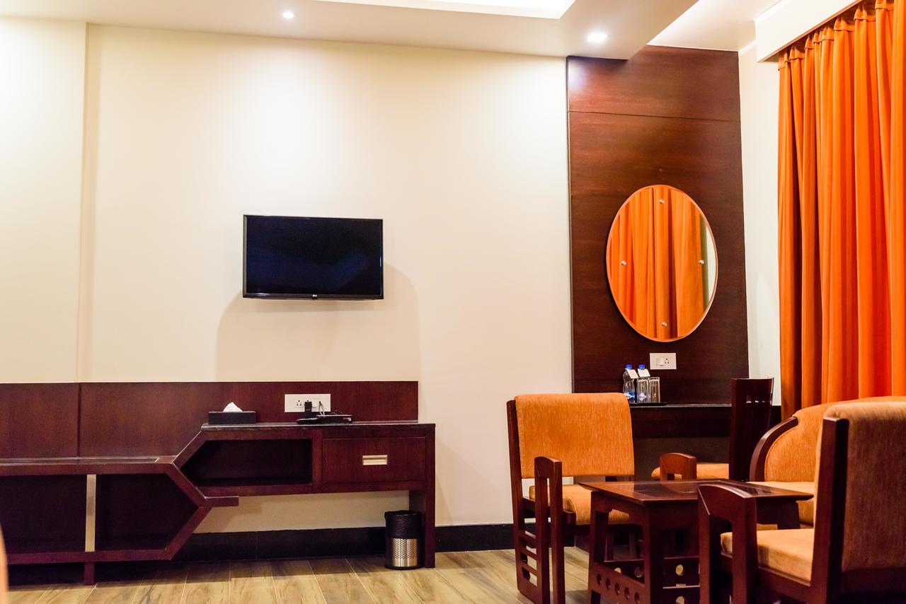 Konark Grand Hotel Mirzapur Bagian luar foto