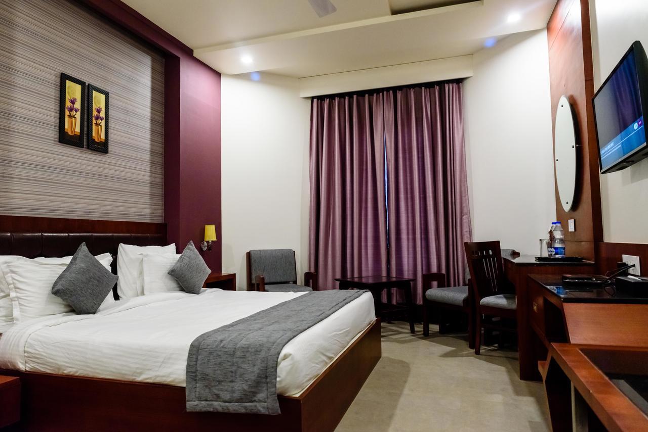 Konark Grand Hotel Mirzapur Bagian luar foto