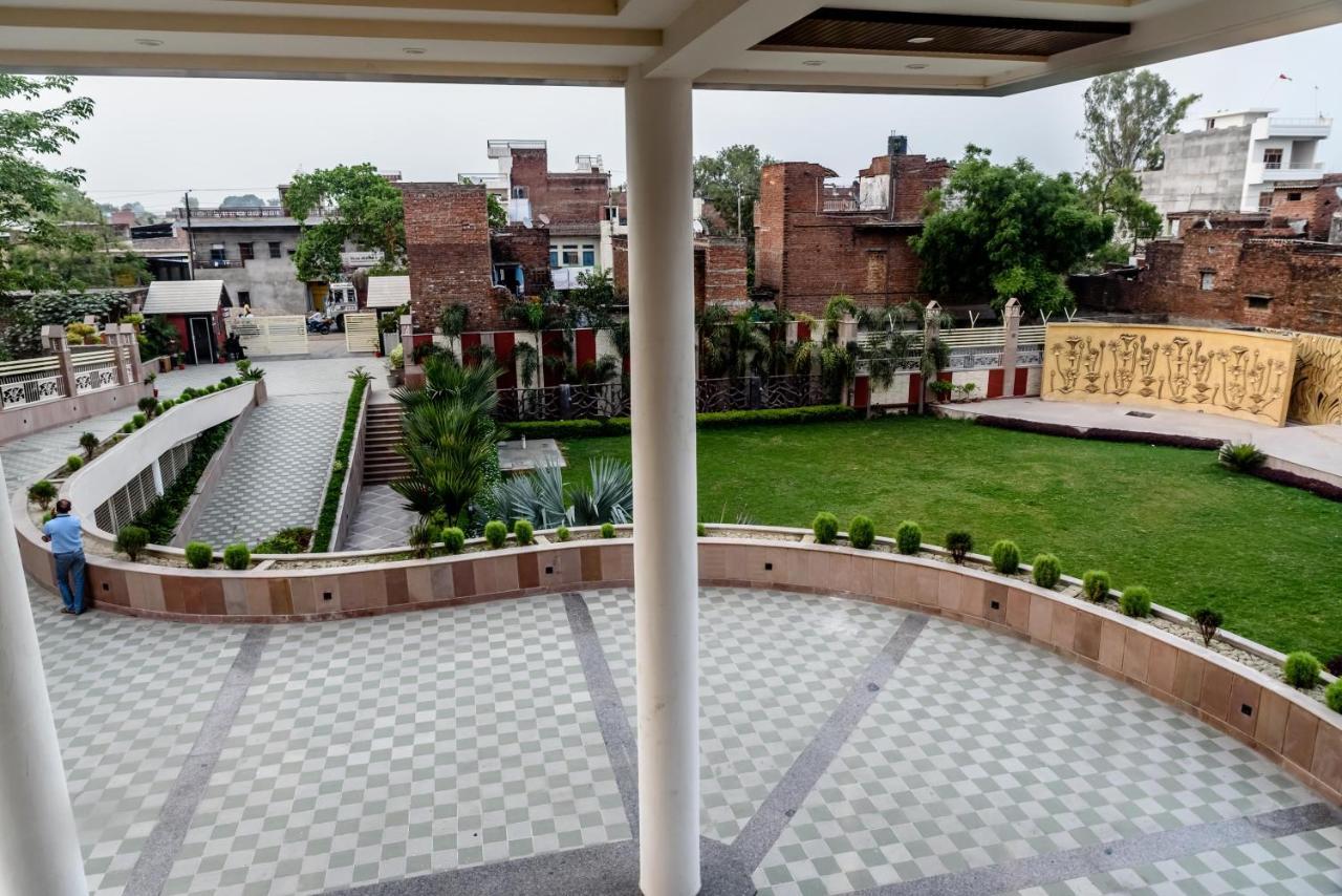Konark Grand Hotel Mirzapur Bagian luar foto